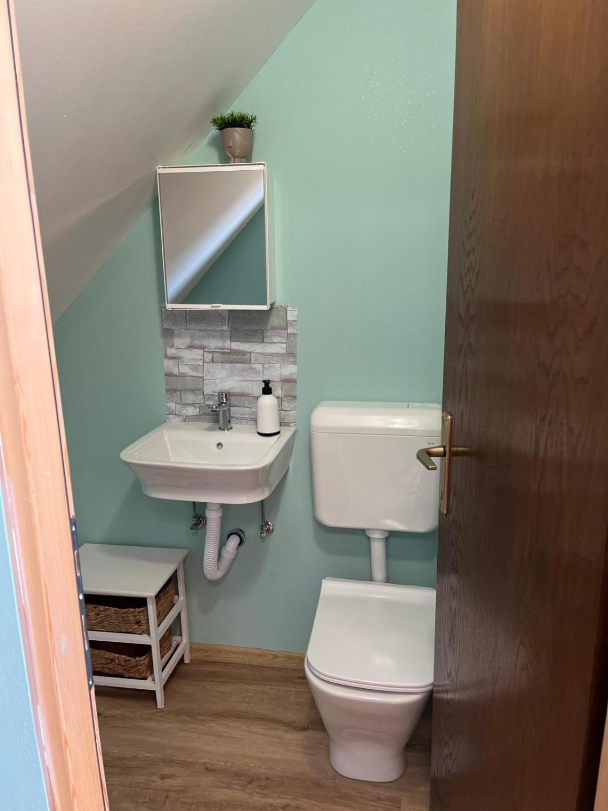Wooden House Ante Self Check - In And Check - Out Otocac