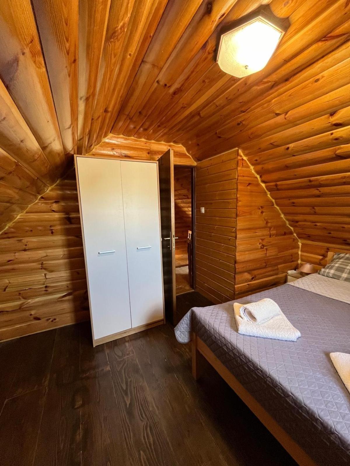Wooden House Ante Self Check - In And Check - Out