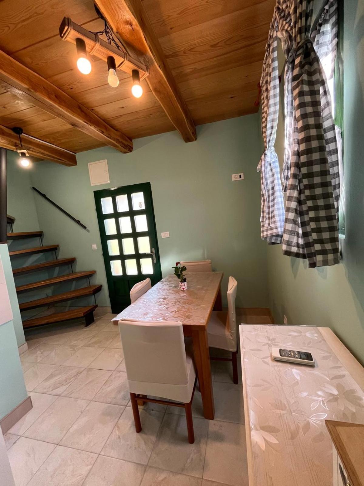 Apartman Wooden House Ante Self Check - In And Check - Out