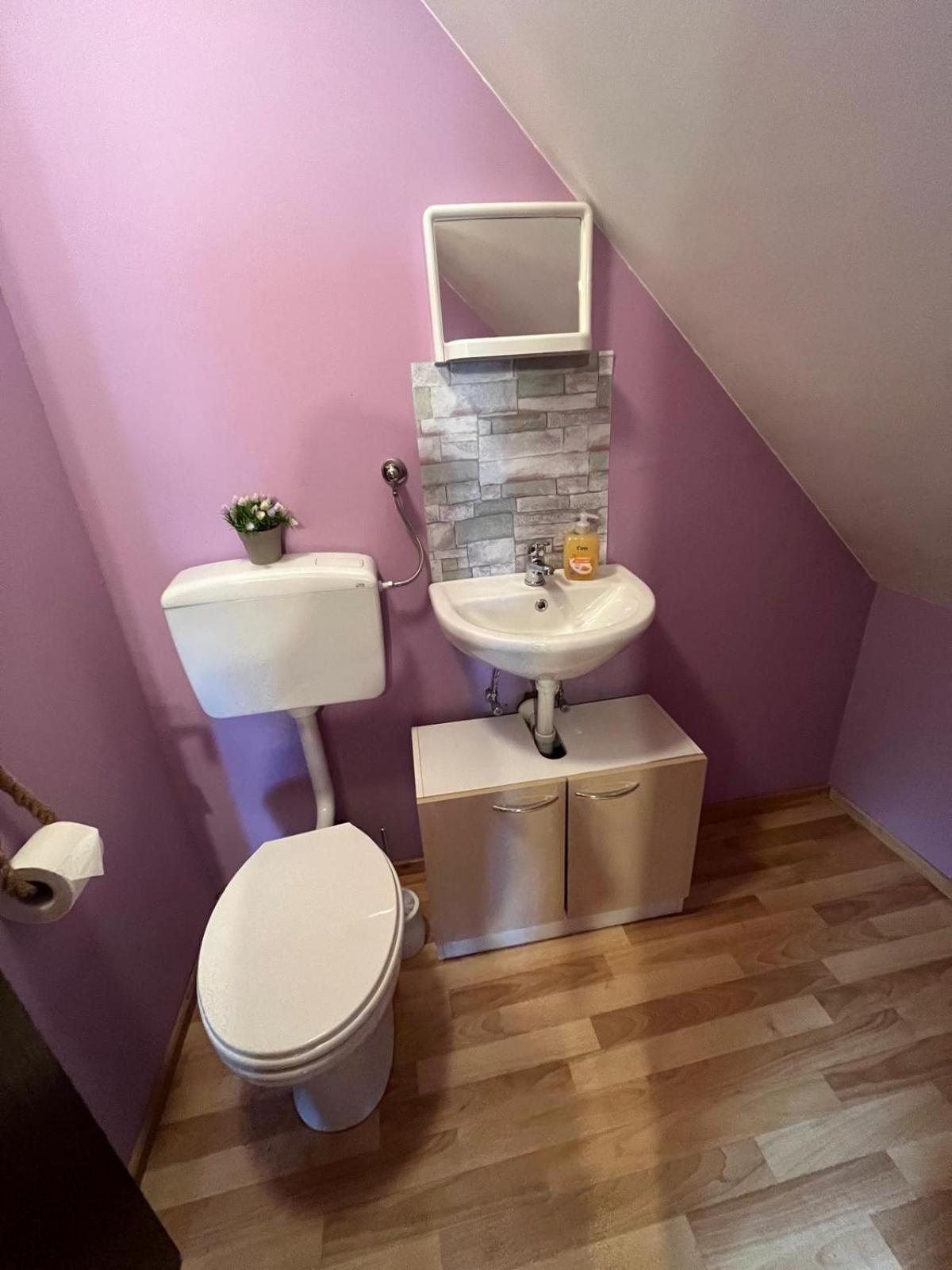 Wooden House Ante Self Check - In And Check - Out Otocac